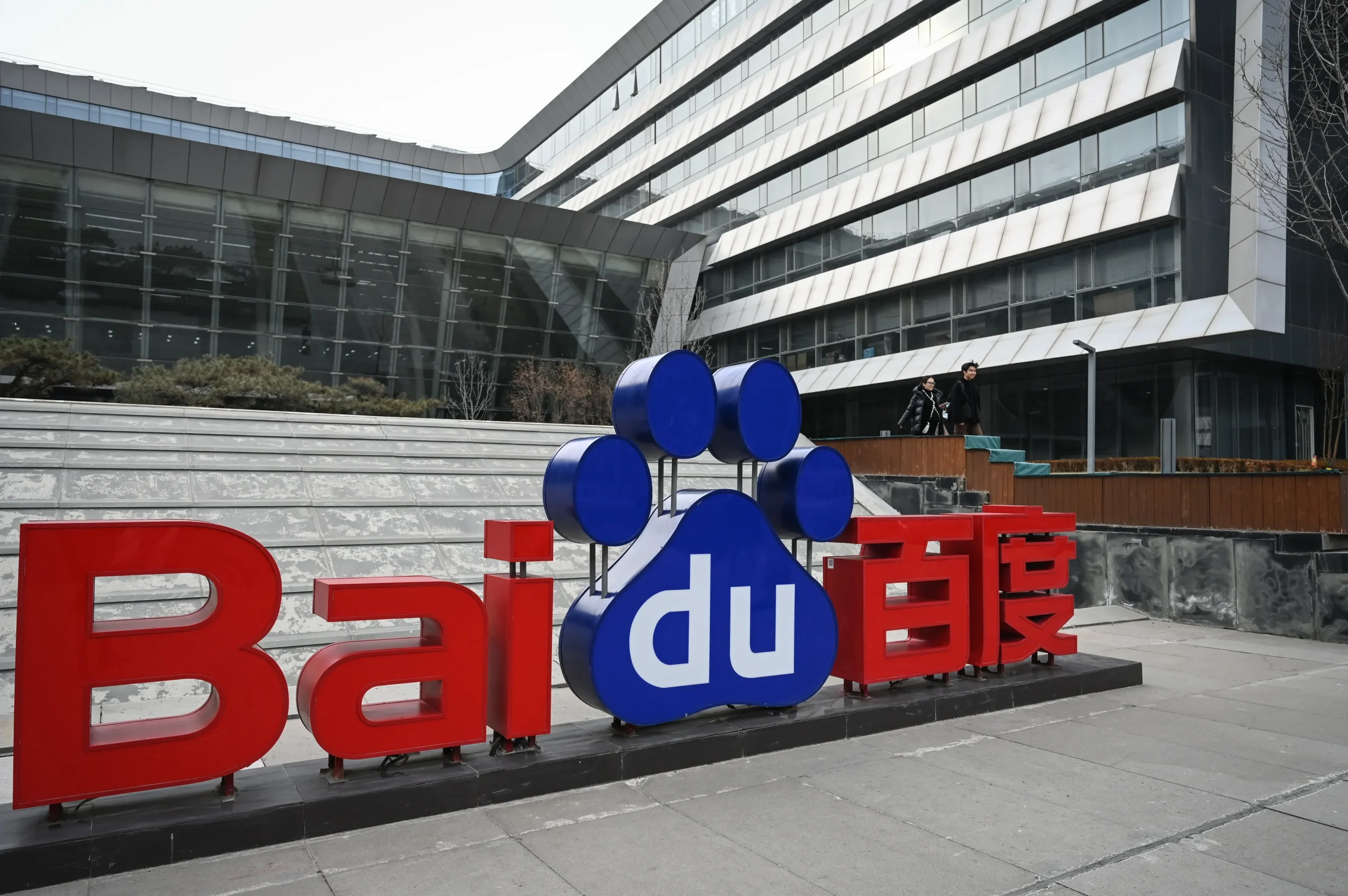 Baidu full-stack de IA no mercado chinês: chips Kunlun AI M100 e M300 prometem competir com Huawei e impulsionar autossuficiência tecnológica
